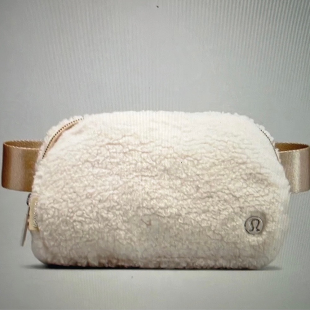 Lululemon Athletics Everywhere Fleece Belt Bag in light Ivory
